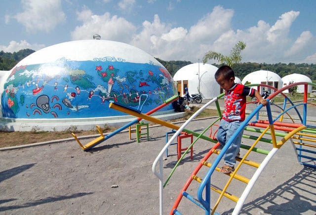 Dome Houses to Protect You from the Dark Future