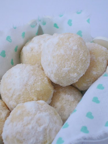 Coconut balls / Bolinhas de coco