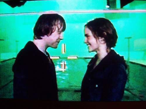 emma watson kiss scene. Ron And Hermione Kissing