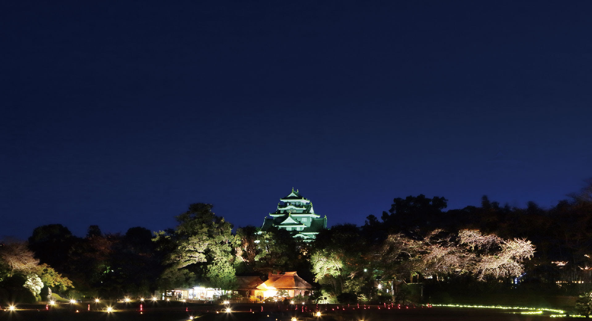 岡山後楽園夜間特別開園 幻想庭園 石橋を渡るとそこは幽玄の世界 岡山後楽園の夜間特別開園 幻想庭園 秋の幻想庭園