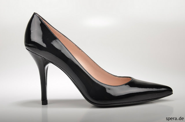 世界と逆行 日本が女性にハイヒールを強制 海外メディアが一斉批判の理由とは Newsphere