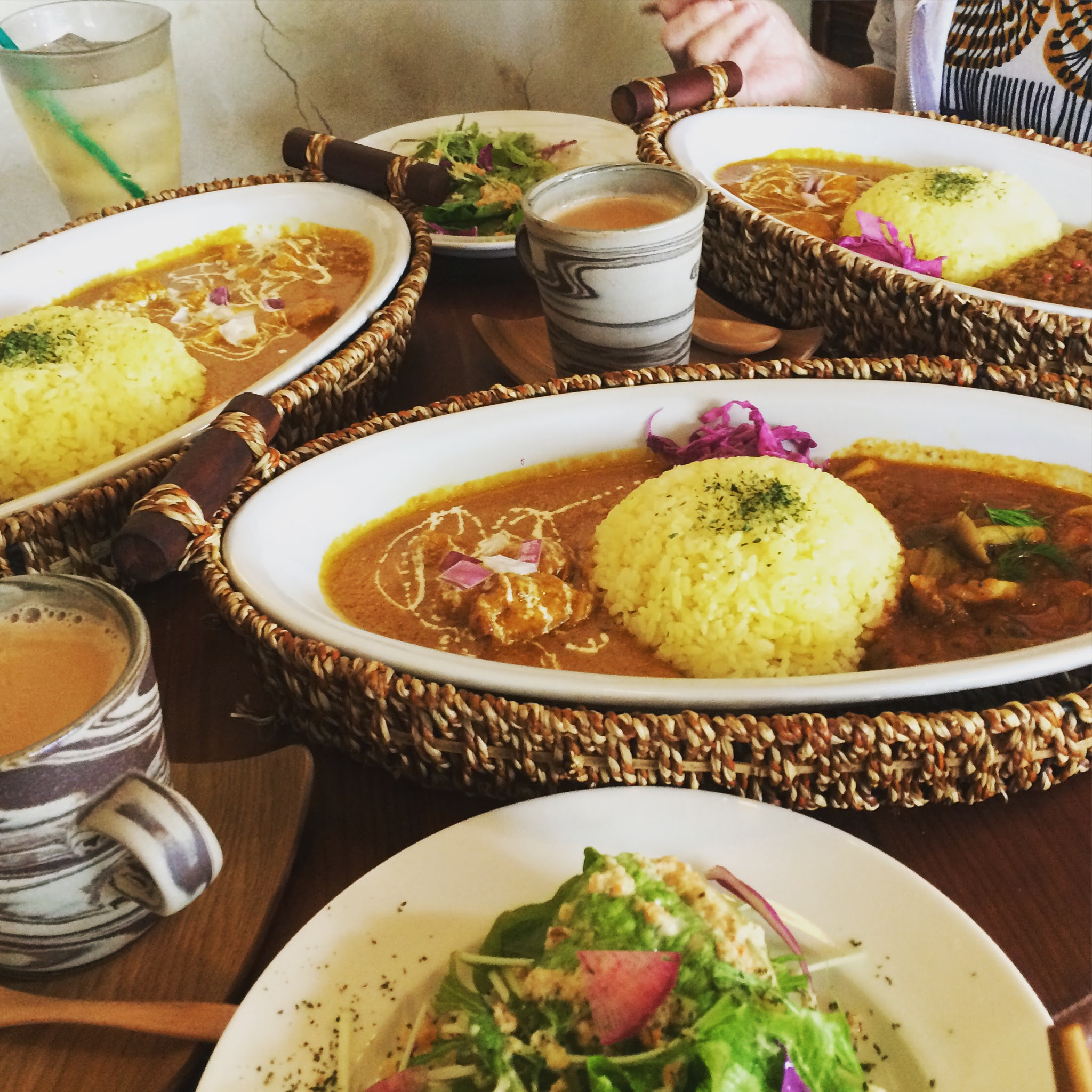 恩納村 とってもオシャレなカフェバー Gome でカレーランチ てぃーだニュース