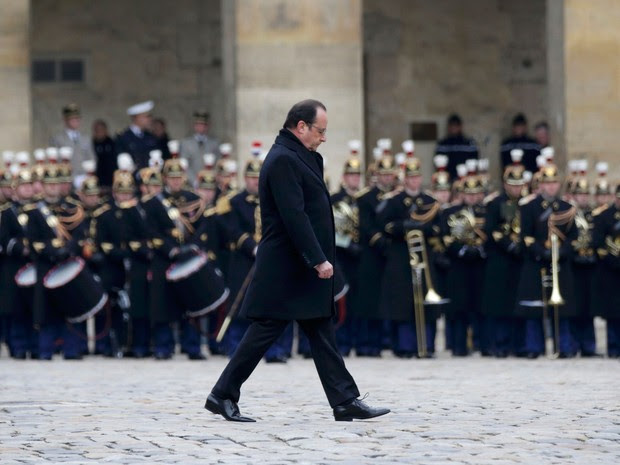 Presidente François Hollande fez discurso de 16 minutos durante homenagem aos mortos nos atentados de Paris (Foto: Philippe Wojazer/ Reuters)