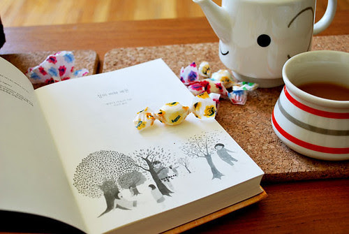 Now back to my wonderful book...Hey ickle, where did you go?