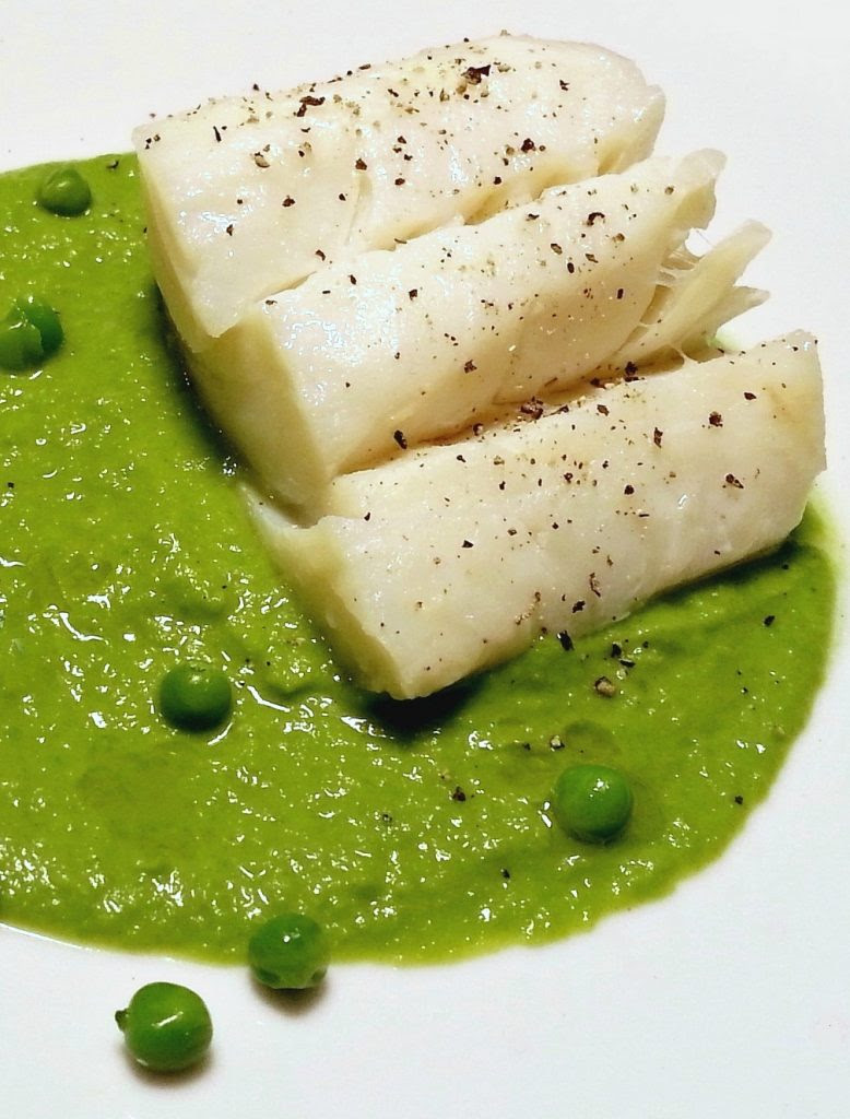 Baccalà in padella su piselli cremosi - ricetta facile ...