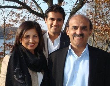 munir 2 with parents.jpg