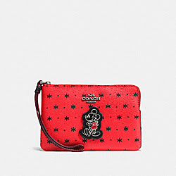 CORNER ZIP WRISTLET IN PRAIRIE BANDANA PRINT WITH MICKEY - COACH f59530 - QB/Bright Red Black