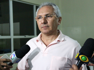 Secretário da Seap, Pedro Florêncio, disse que houve falha em procedimentos no setor de  triagem (Foto: Jamile Alves/G1 AM)