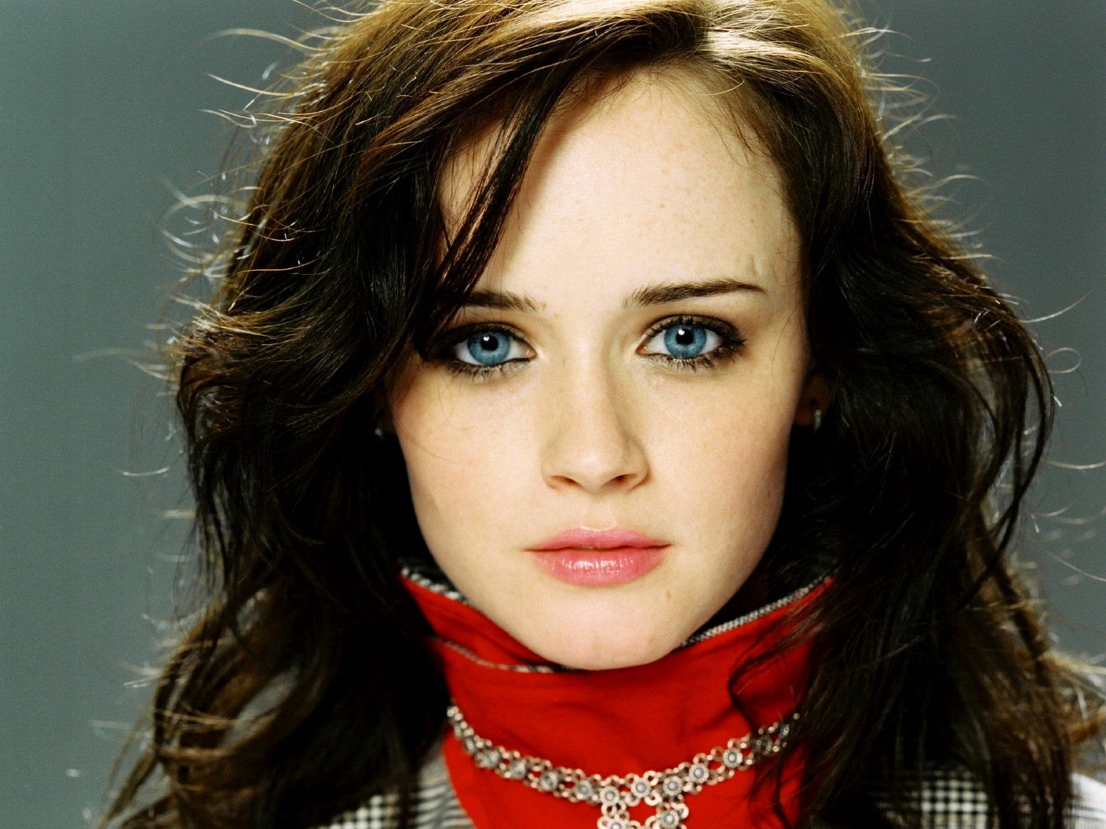 30+ People With Rare Dark Blue Eyes