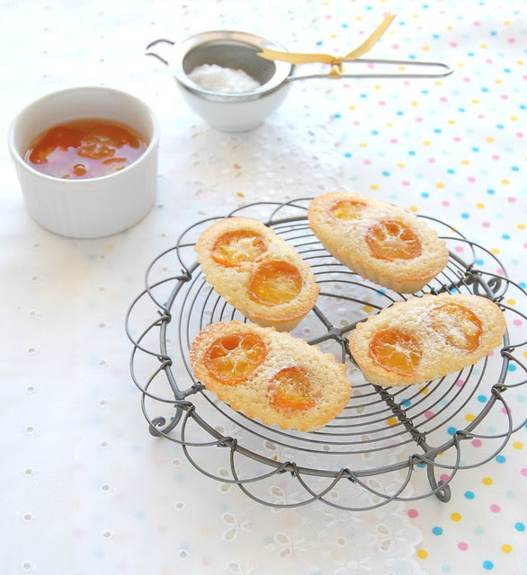 Vanilla bean and candied kumquat financiers / Financiers de baunilha com quincans em calda