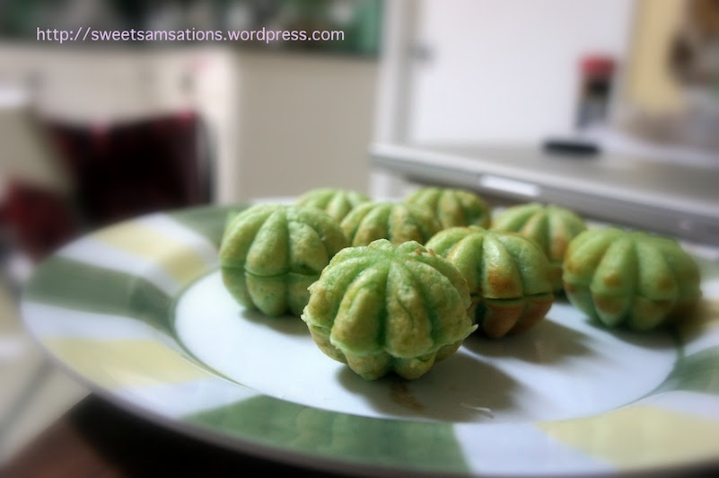 Malaysian Mini Sponge Cake: Kuih Bahulu, & Kuih Cara Manis 