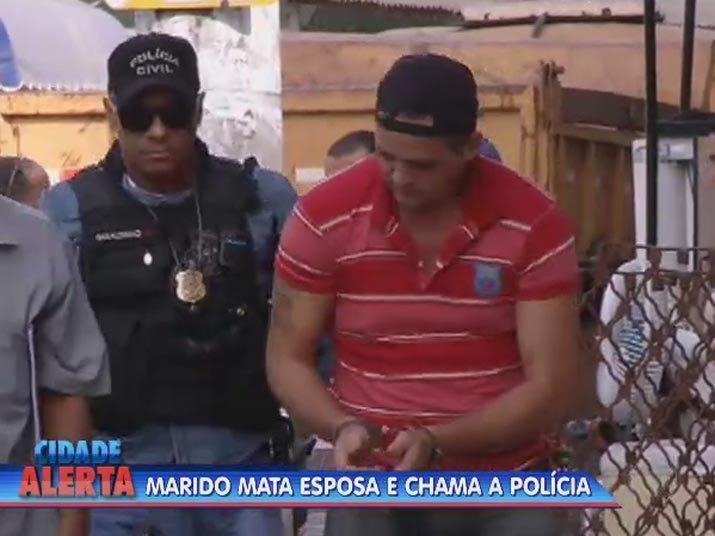 No primeiro momento, as declarações do vendedor não convenceram
os policiais de que se tratava realmente de uma homicídio. Até o memento em que Dilma Cerqueira Santos foi encontrada morta pelos investigadores da 1ª Delegacia Regional de Vitória. Assista ao vídeo    +Quer ver tudo o que rolou no Cidade Alerta? Veja a íntegra no R7 Play 