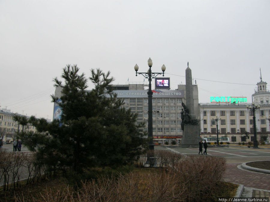 Комсомольская площадь...