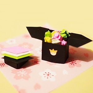 ひな祭りの折り紙 立体飾り かわいい菓子箱 菱餅 ひしもち の作り方とアレンジ 知恵の小袋