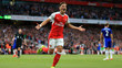 Ozil chiếm áo số 10, tăng lương cao nhất Arsenal