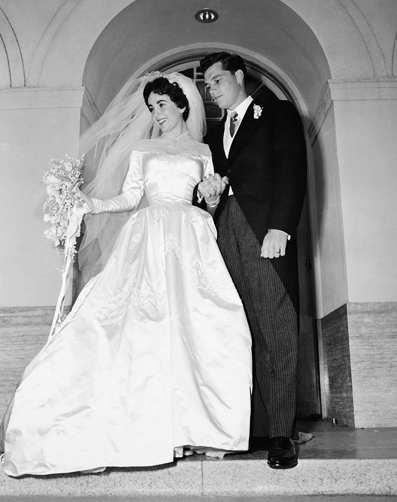 ELIZABETH TAYLOR & DESIGNER HELEN ROSE – Silver Screen Modes by