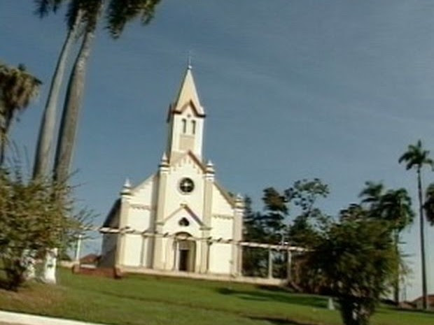 Padre era responsável por uma das igrejas de Pirajuí  (Foto: Arquivo/ TV TEM)