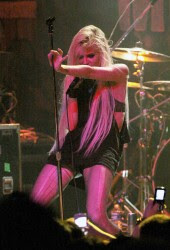 TAYLOR MOMSEN
