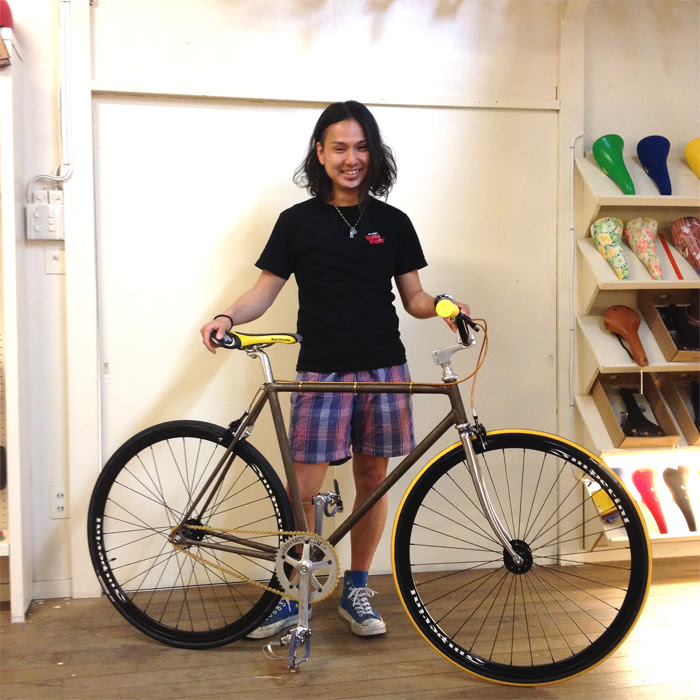 Gan Well」  Tokyo hippies mart