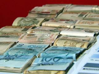 Sao Paulo siblings try to bribe police with R$15,000 reals in cash but were arrested instead.