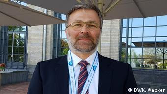 Josef Kallo pesquisa no Instituto de Termodinâmica da Engenharia do Centro Aeorespacial Alemão (DLR)