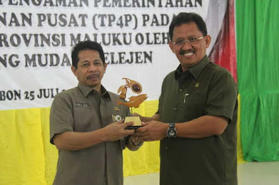 Ambon, Malukupost.com - Gubernur Maluku Said Assagaff mengatakan perlawanan terhadap gejala korupsi perlu dimulai dari diri sendiri. "Kita harus bangkit melawan korupsi dimulai dari diri sendiri," kata Gubernur Said dalam sambutan tertulis yang dibacakan Sekretaris Daerah (Sekda) Maluku Hamin Bin Thahir pada Sosialisasi Pengawal dan Pengaman Pemerintah dan Pembangunan Pemerintah Provinsi Maluku di Islamic Center Ambon, Selasa (25/7).