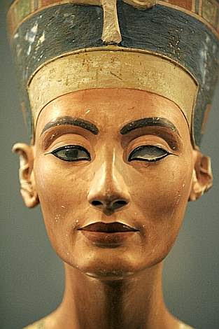 Queen Nefertiti bust | 3400-year-old