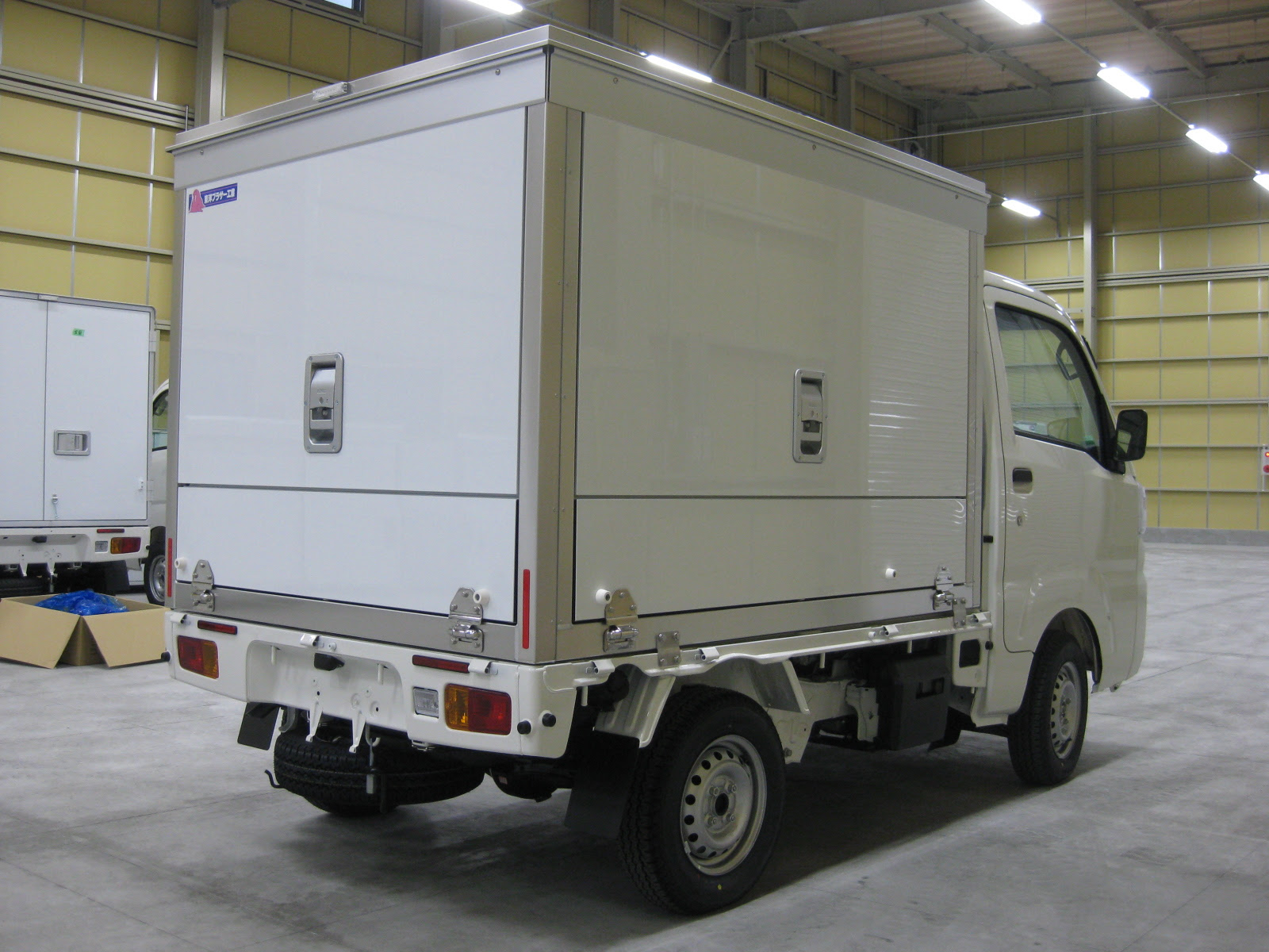 軽食品移動販売車 三方跳ね上げ式 カーライフ福島郡山店 移動販売車製作 販売 中古車入荷情報