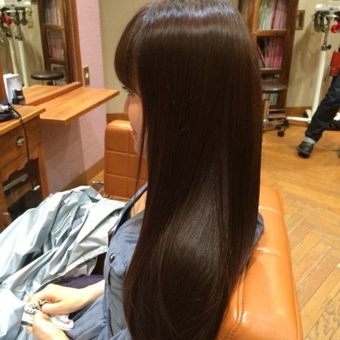 オイルなしでもツヤツヤ天使の輪 しっかりケアで湿気に負けない髪へ マキアオンライン Maquia Online