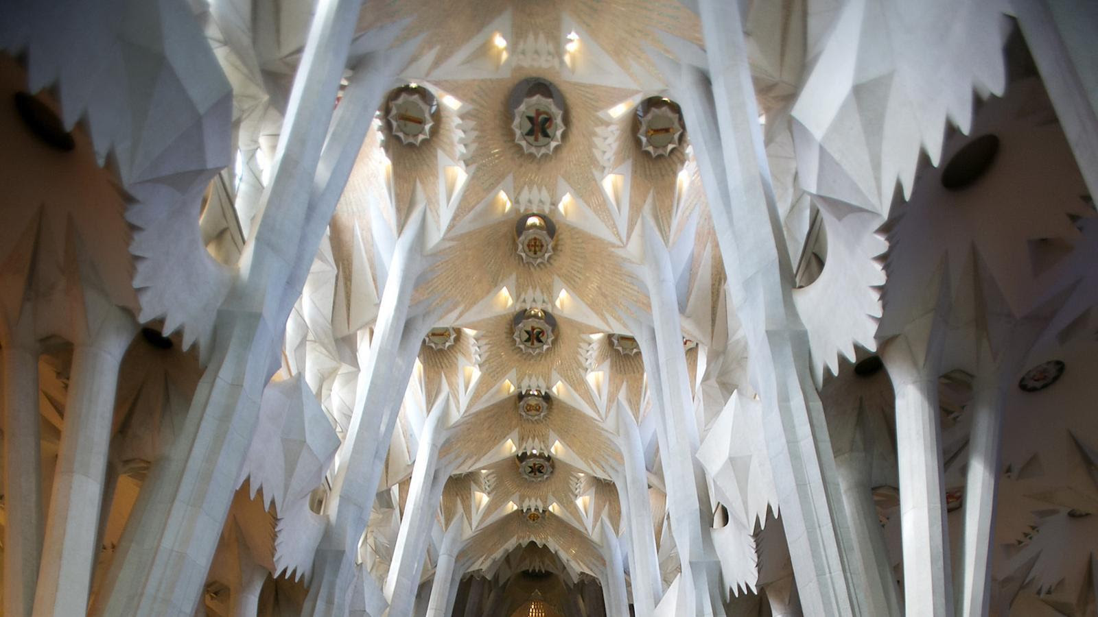 L'interior de la basílica / PERE TORDERA