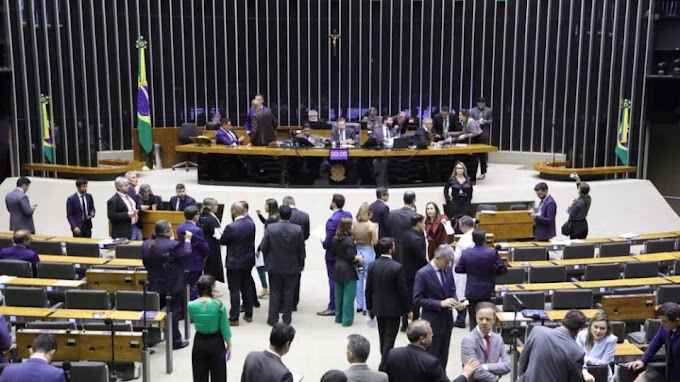 Câmara aprova projeto que criminaliza filmagem e fotografia de cenas de nudez em local público sem consentimento