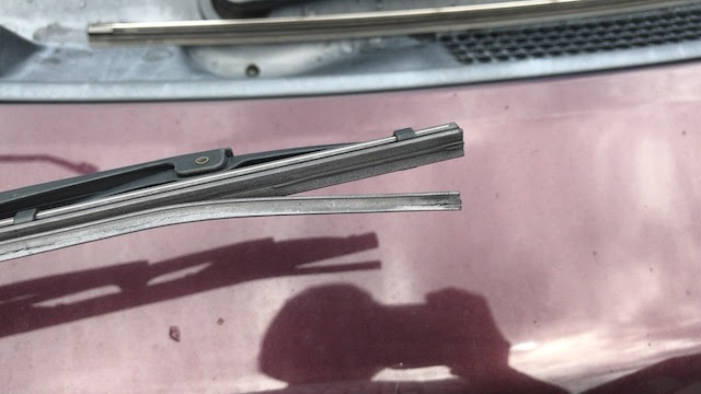 ワイパーゴムの交換方法を解説 ムーブを３年ぶりに交換してみました 自動車メンテナンスお役立ち情報blog