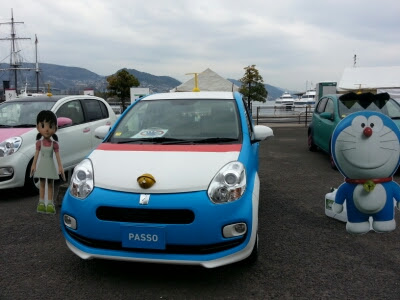 ドラえもんカー がやって来た フジオカ ビズ ライフ14 長崎まちねた