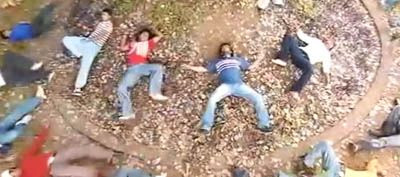 http://img.photobucket.com/albums/v252/BollyNuts/Vaaranam%20Aayiram/6song04.jpg