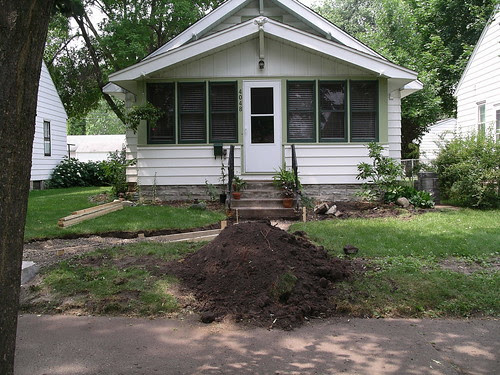 2005: big pile of dirt = construction is on!