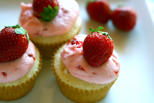 vanilla cupcakes with strawberry frosting