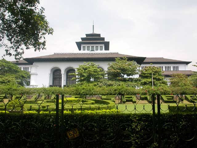 http://proletarman.files.wordpress.com/2008/09/bandung_1.jpg