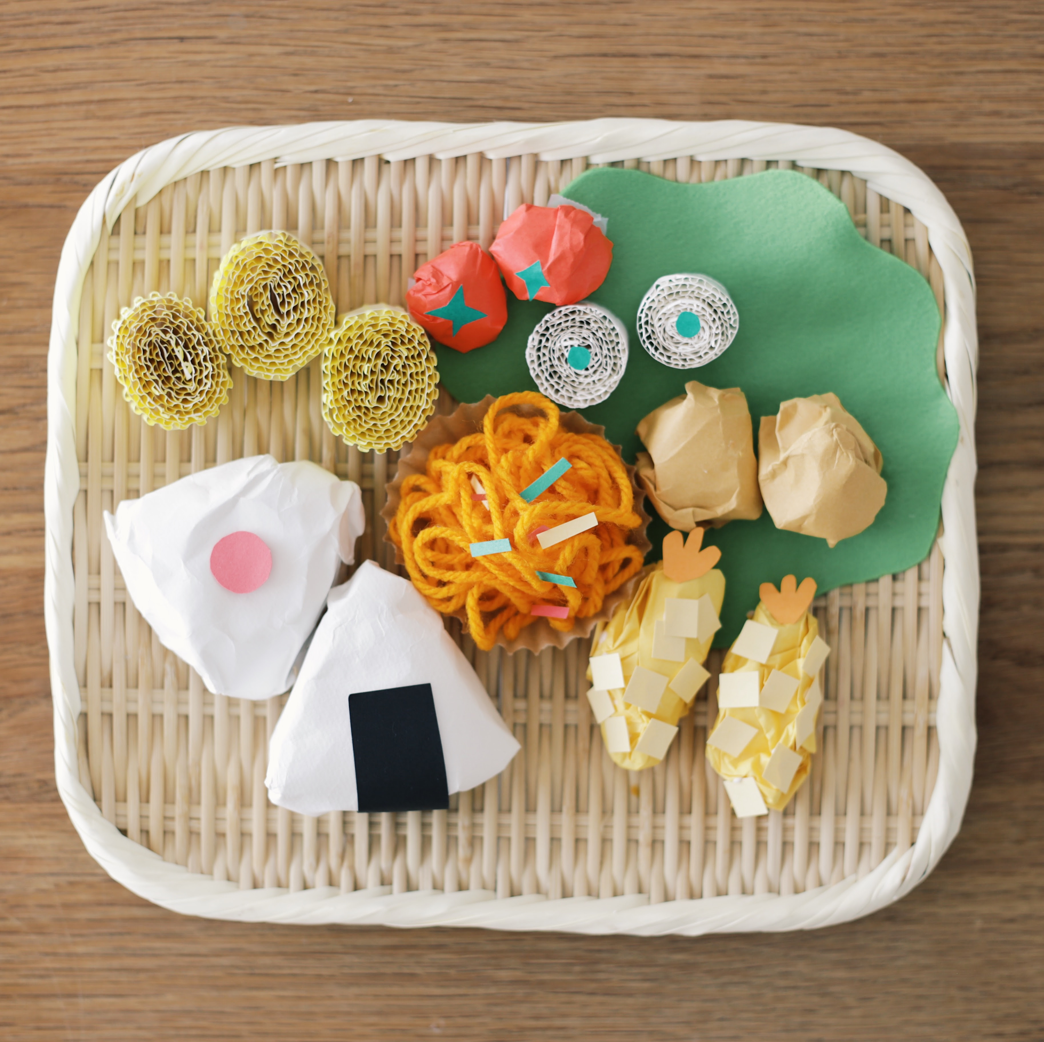 紙で作れる簡単おままごとグッズ 子どもと一緒に楽しく工作 つづる
