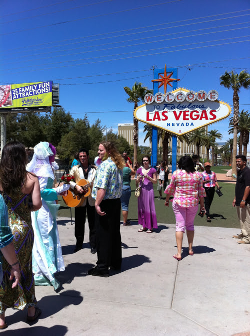 las vegas sign wedding. 4/20 wedding.