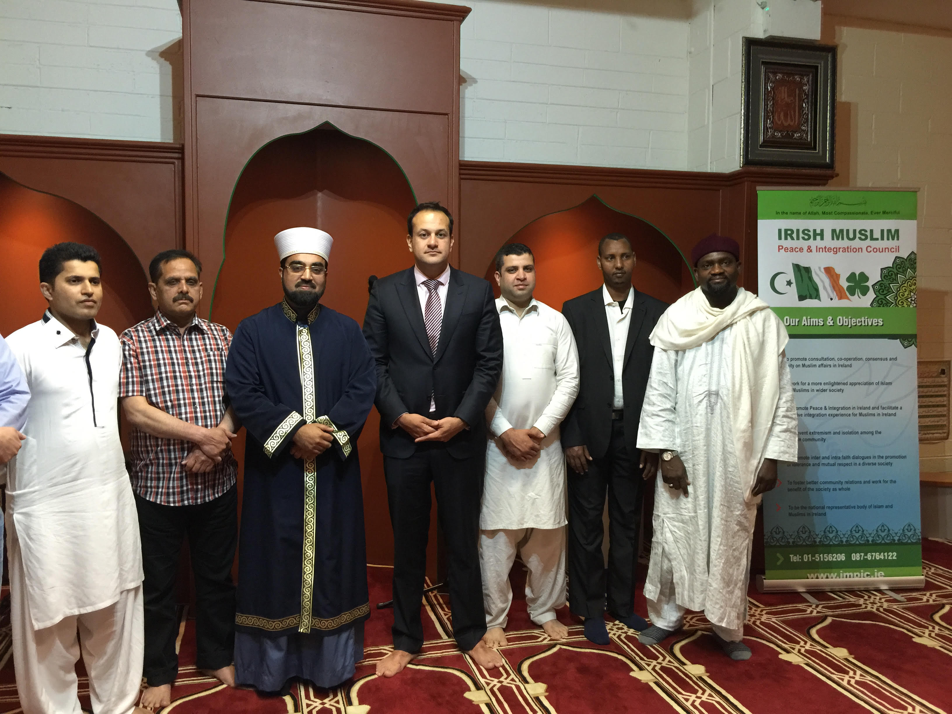 Minister Leo Varadkar visits the Islamic Centre to wish 
