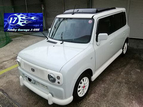 楽しく長く乗るレトロ風ラパン 関西大阪でアルトラパンカスタム中古車販売 ツートンのキャルルック風軽自動車中古車 ガレージジェーワン