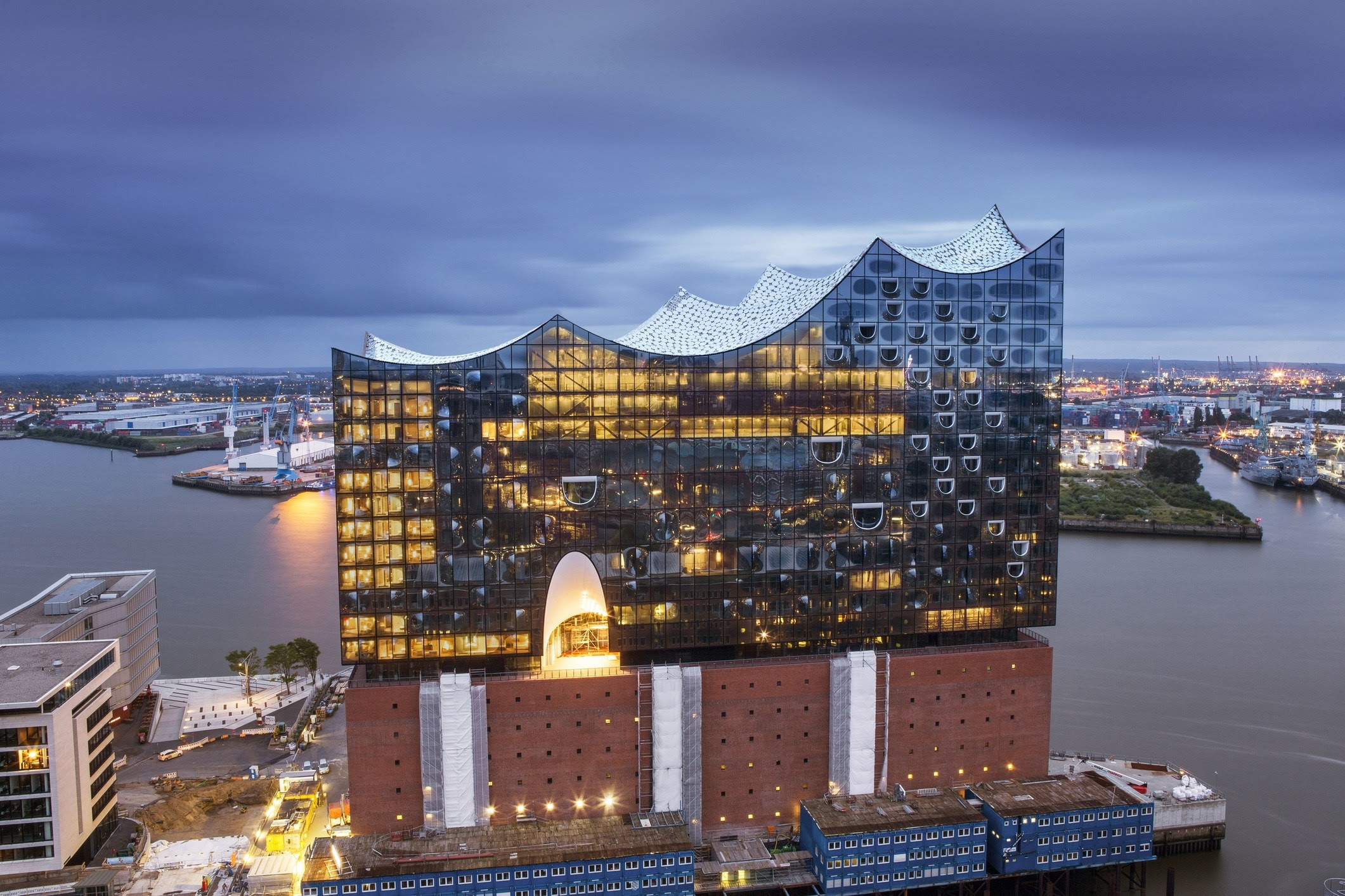 Αποτέλεσμα εικόνας για Hamburg's tourism sector is booming and offers opportunities for hotel investment