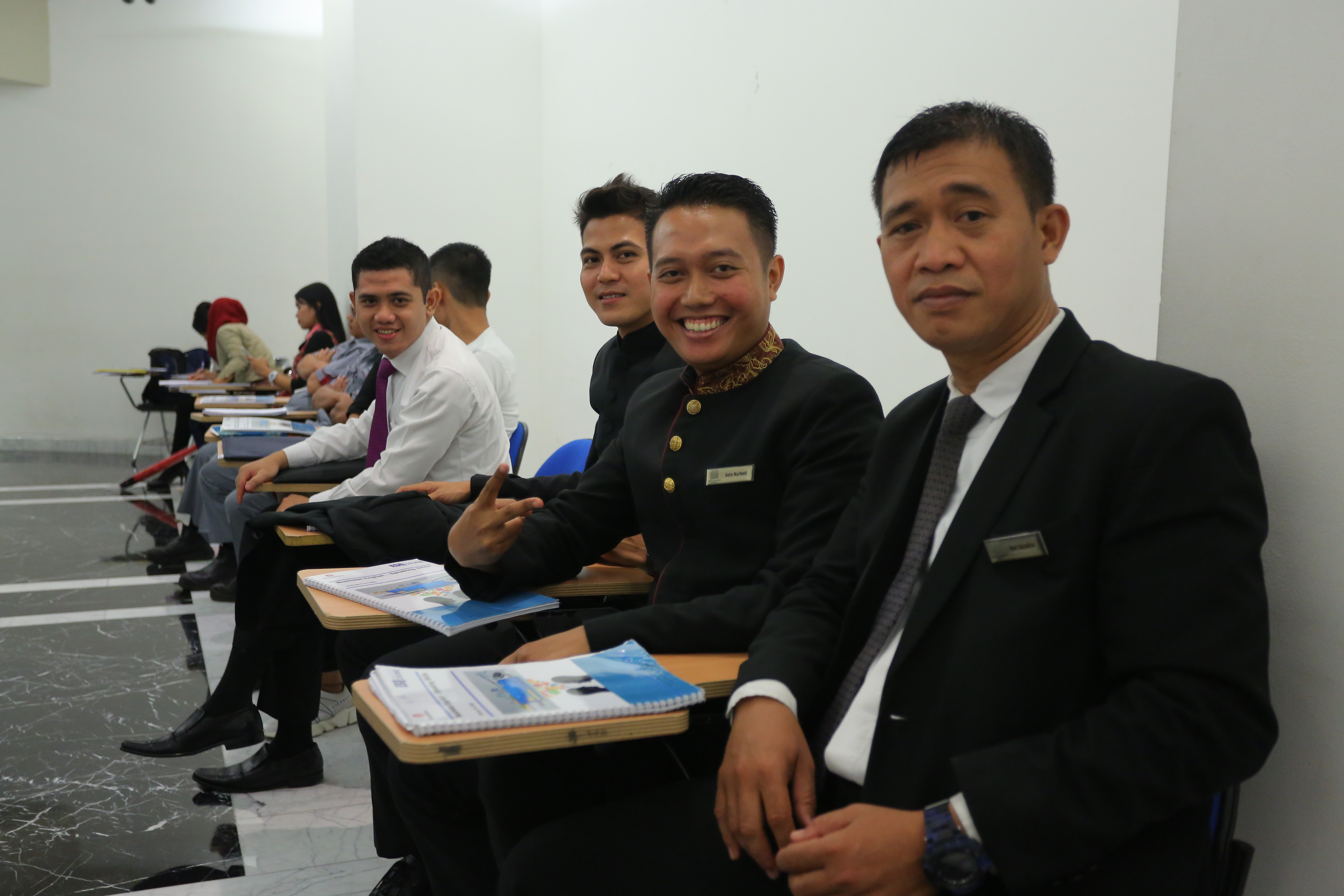 Kursus Bahasa Inggris Perusahaan View r More Details