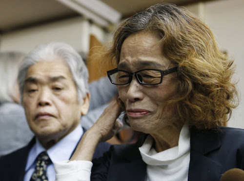 Junko Ishido, mother of Kenji Goto, a Japanese journalist who was held captive by Islamic State militants, speaks to reporters at her house in Tokyo February 1, 2015. Islamic State militants said on Saturday they had beheaded Goto, the second Japanese hostage, after the failure of international efforts to secure his release through a prisoner swap. REUTERS/Yuya Shino (JAPAN - Tags: POLITICS CIVIL UNREST)