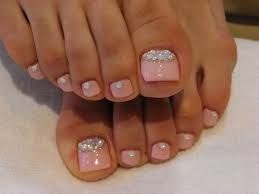 42 Con pedreria modelos de uñas para pies sencillas