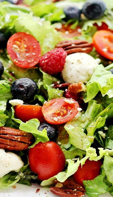 Berry Caprese Salad with Light Balsamic Vinaigrette Berry Caprese Salad with Light Balsamic Vinaigrette