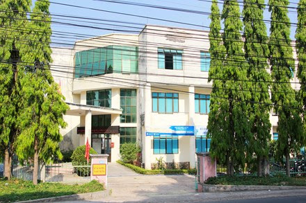 Cách chức hai cán bộ sở tài nguyên nhậu say kêu giang hồ “xử” nhau - 1