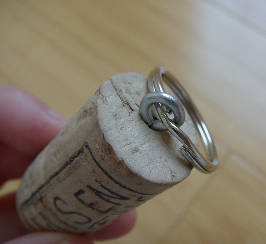 winecork keychain