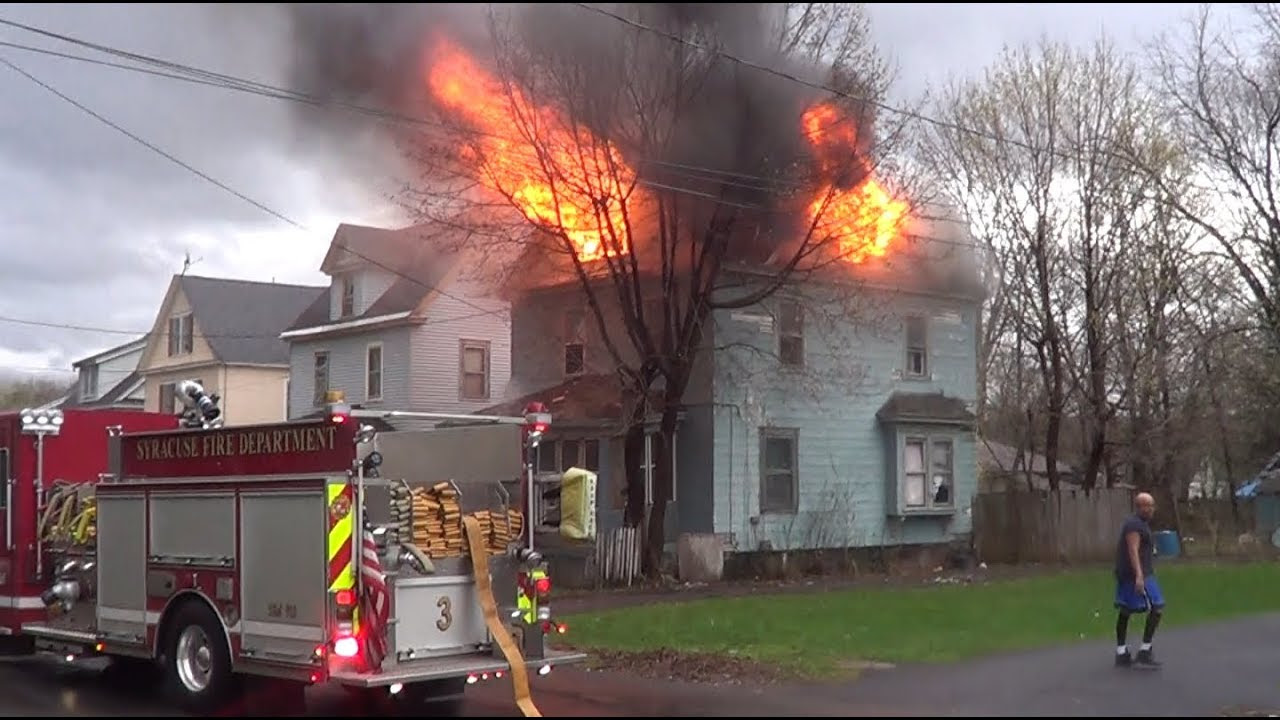 Syracuse NY Working Structure Fire RAW Video - YouTube