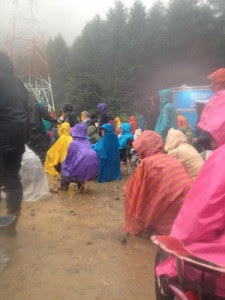 フェスで雨の日の服装を男女別に 傘 長靴 レインコートは お役立ちなんでも情報局